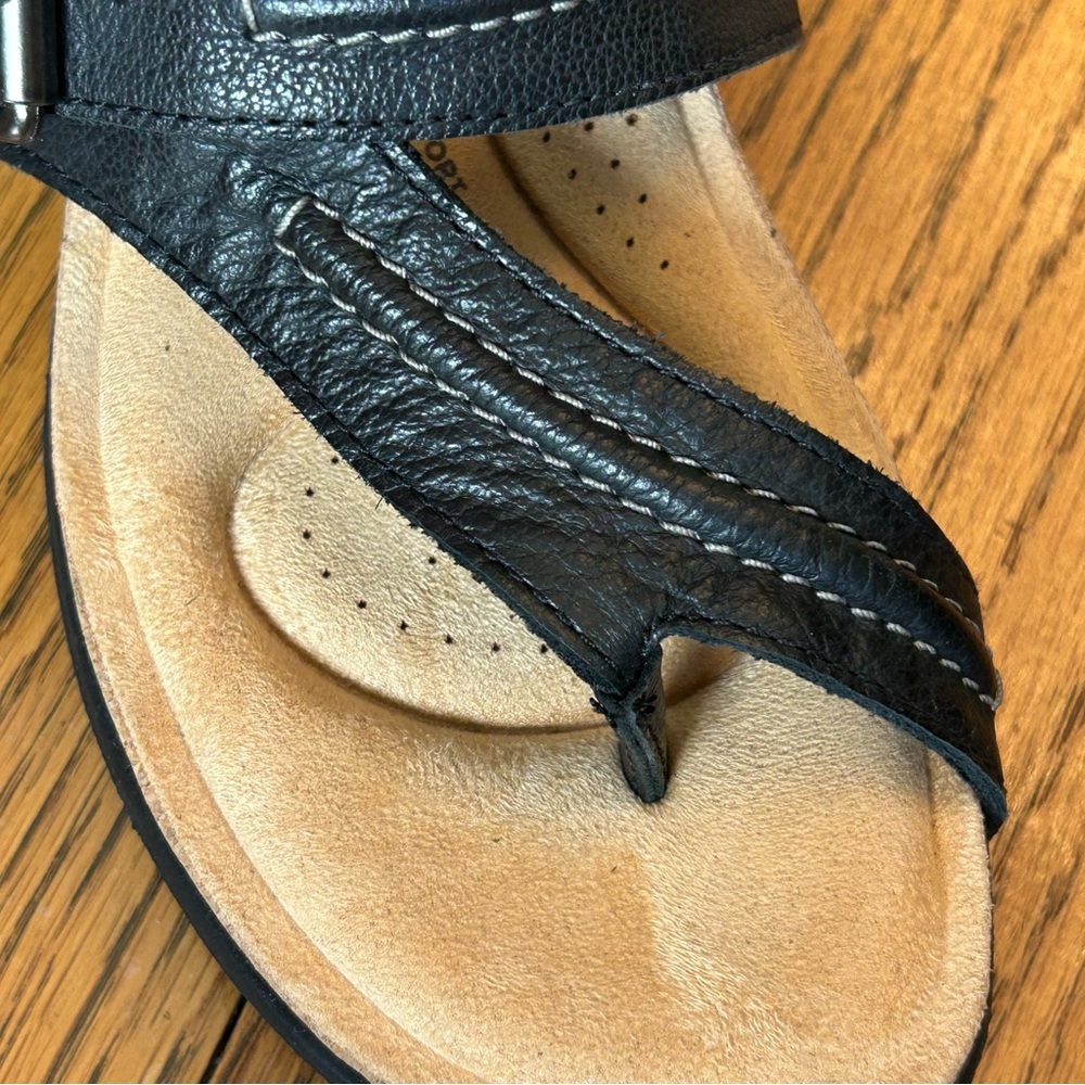 Clarks Collection Black and Cream Thong Comfort Footbed Sandals Size 6 1/2 - Picture 5 of 10